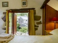 snug cottage perfect for a romantic Christmas what to do for christmas